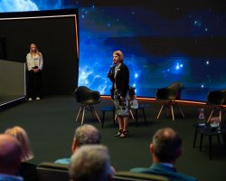 oslava v Planetariu